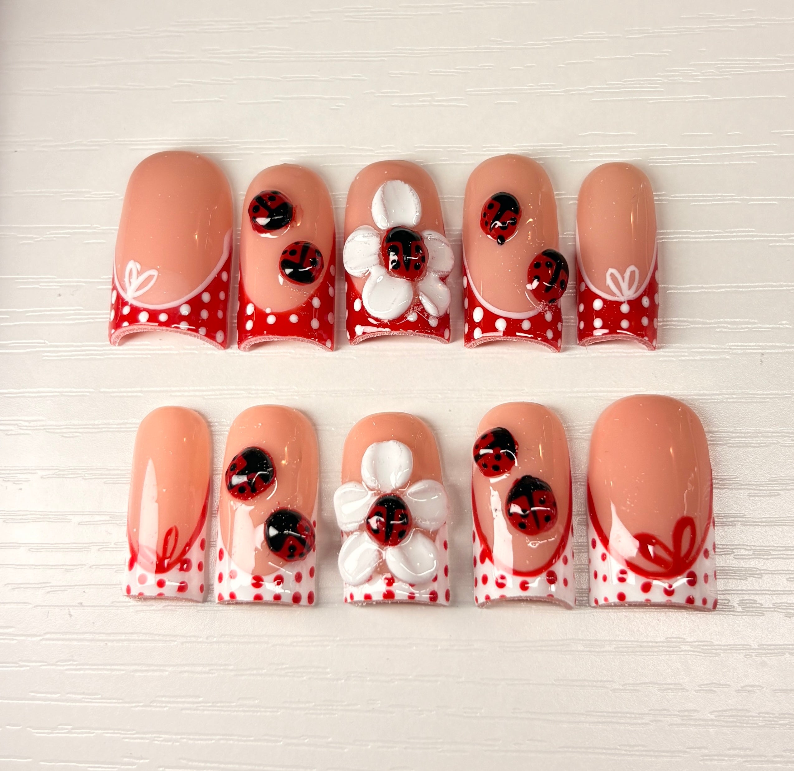 Short press-on nail set “ Ladybug Blossom”